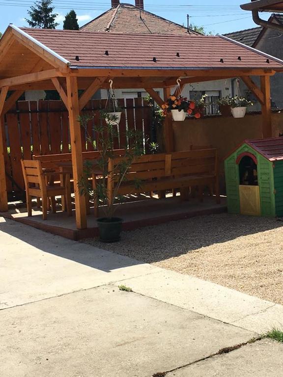 Bobita Apartman Sárvár Екстериор снимка